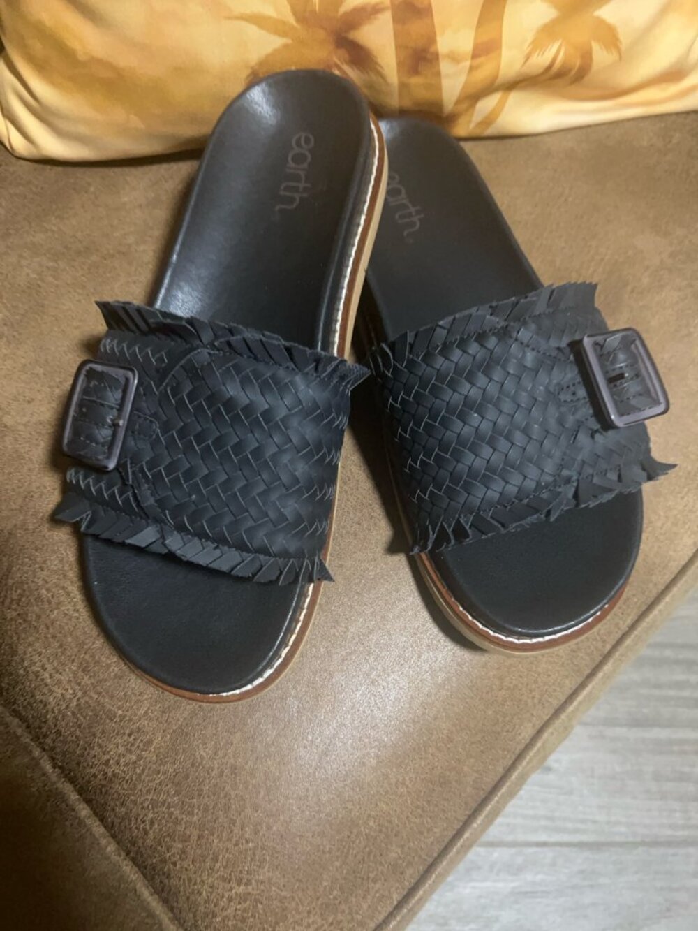 EARTH Fontane Black Woven Flat Sandal Size 10 Display Item